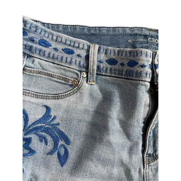 Chicco’s Platinum Crop Embroidered & Distressed Jeans Size 4 - Picture 7 of 14